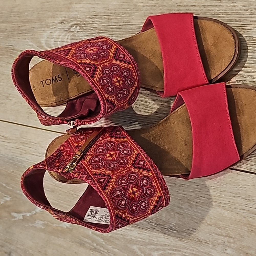 Tom's heeled sandals!